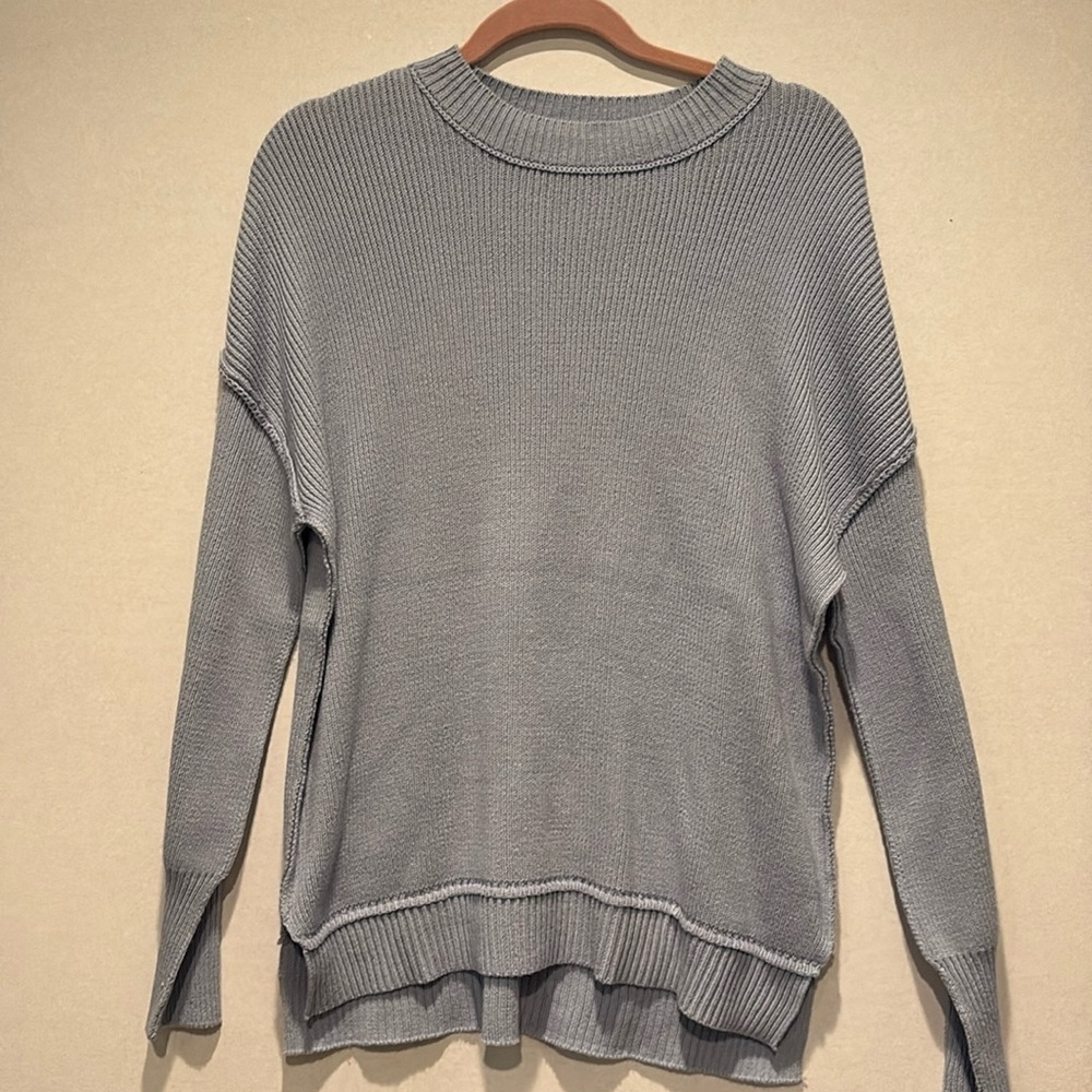 NWT. Moon & Madison - Women's pullover Sweater.  Size Small.